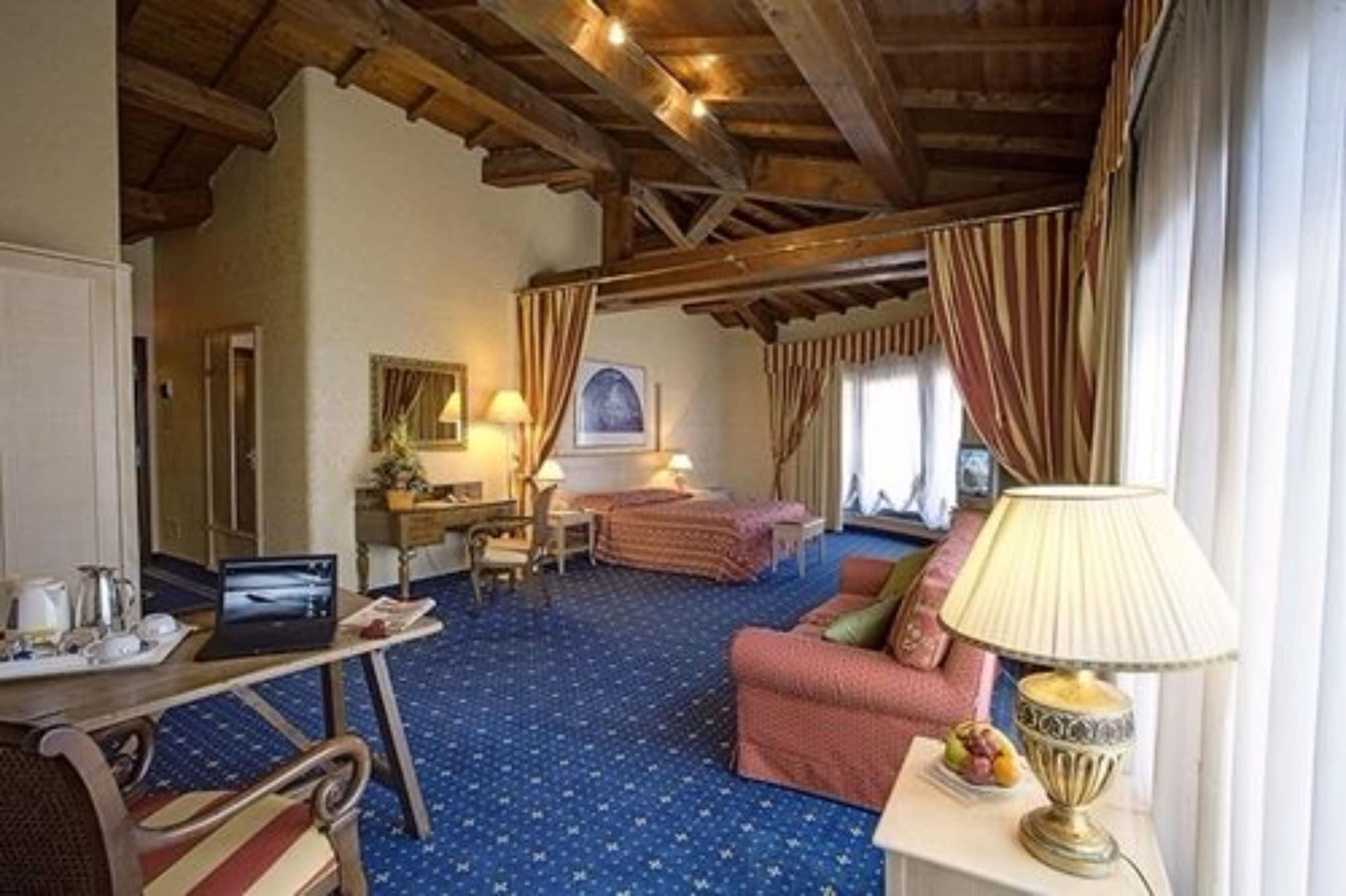 Hotel Orologio Ferrara Bagian luar foto