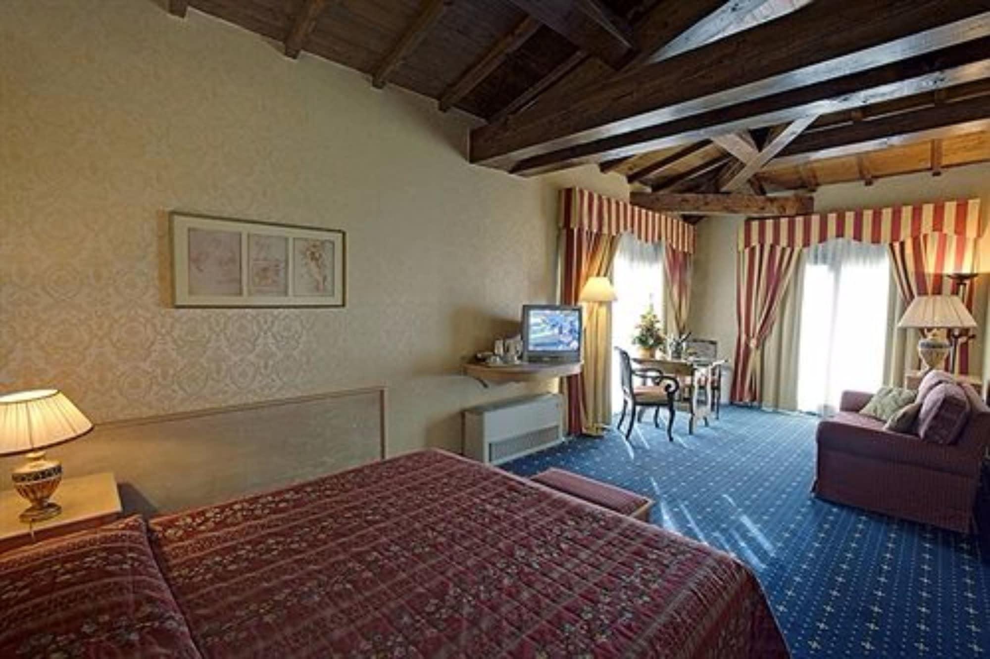 Hotel Orologio Ferrara Bagian luar foto