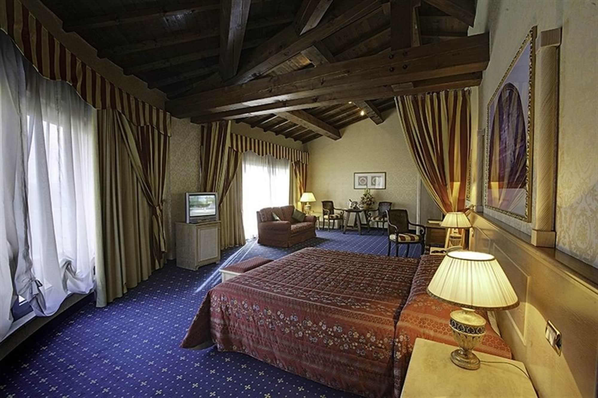 Hotel Orologio Ferrara Bagian luar foto