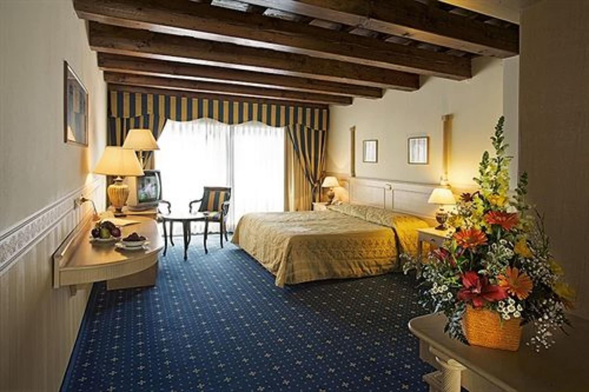 Hotel Orologio Ferrara Bagian luar foto