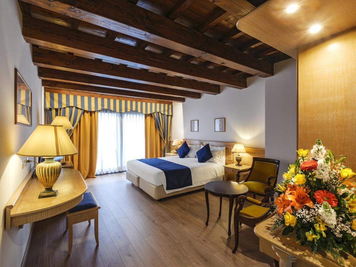 Hotel Orologio Ferrara Bagian luar foto