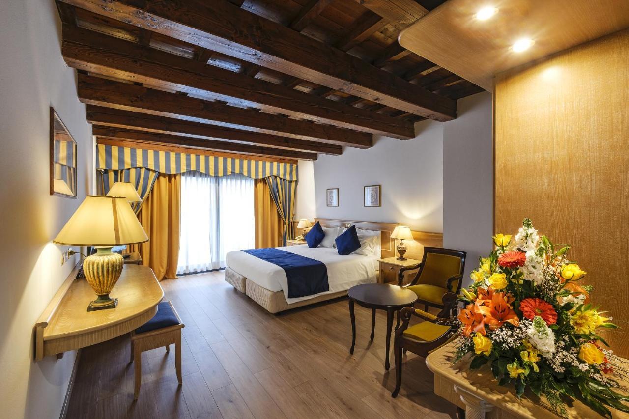 Hotel Orologio Ferrara Bagian luar foto